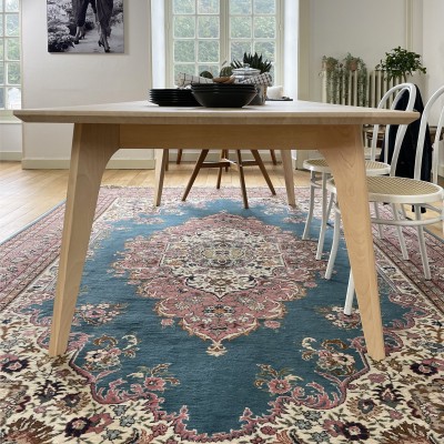 Zoom sur piètement table scandinave en bois clair - Brût