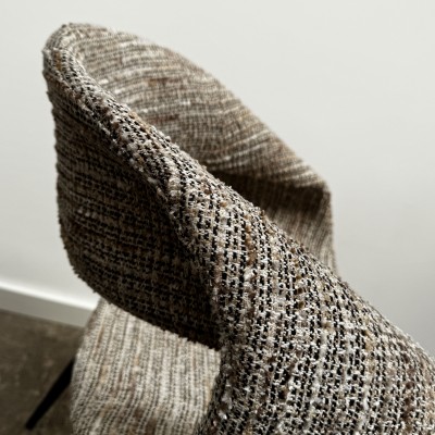 Détail assise bouclette multicolore chaise design