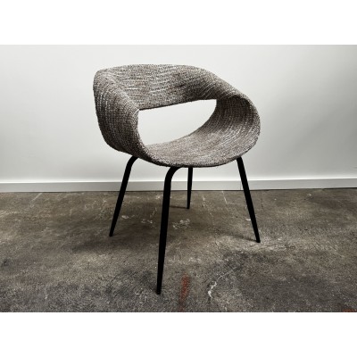 Chaise design bouclette – Assise texturée multicolore et pieds acier noir