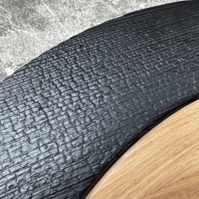 Contour en chêne brûlé travaillé selon la technique Shou Sugi Ban