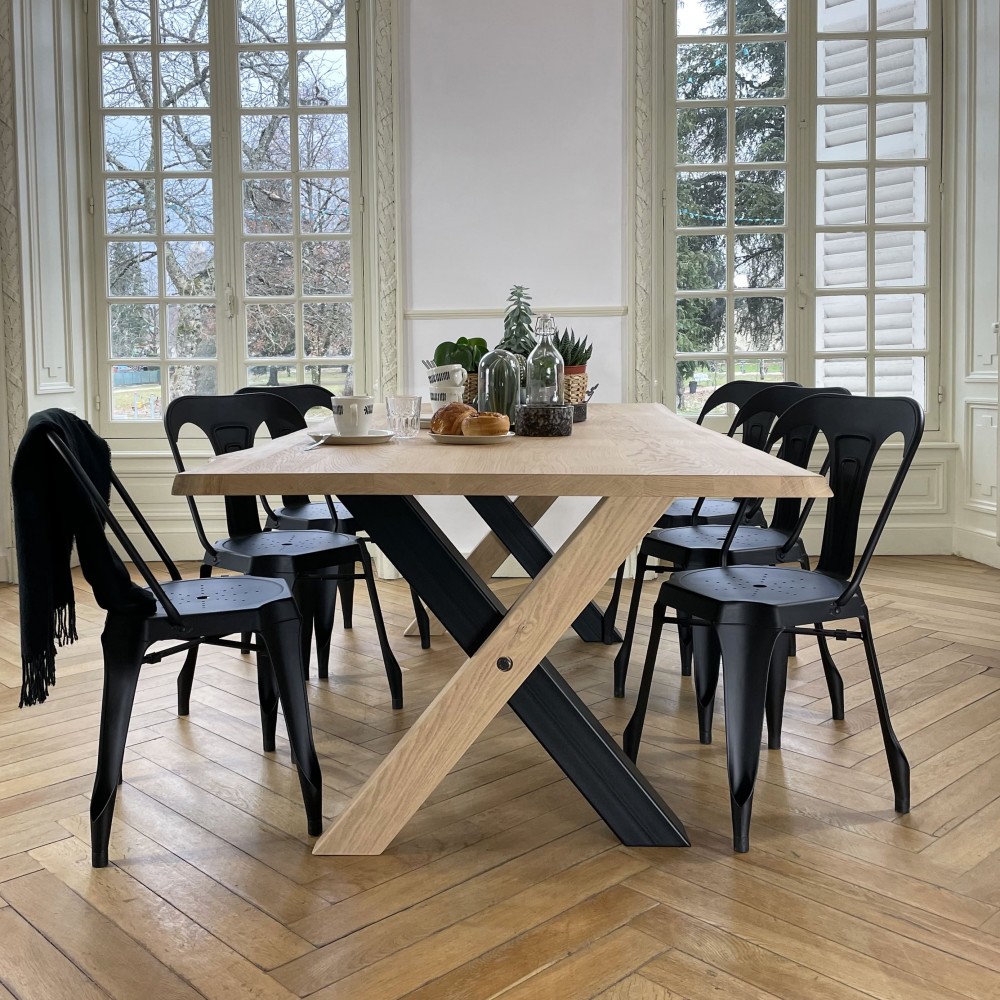 Table contemporaine en chêne massif